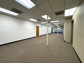 1890 Park Marina Dr, Redding, CA to rent Interior Photo- Image 2 of 16