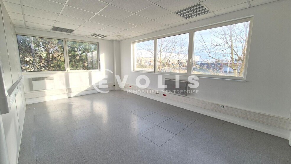 Office in Mareuil-lès-Meaux to rent - Interior Photo - Image 2 of 15