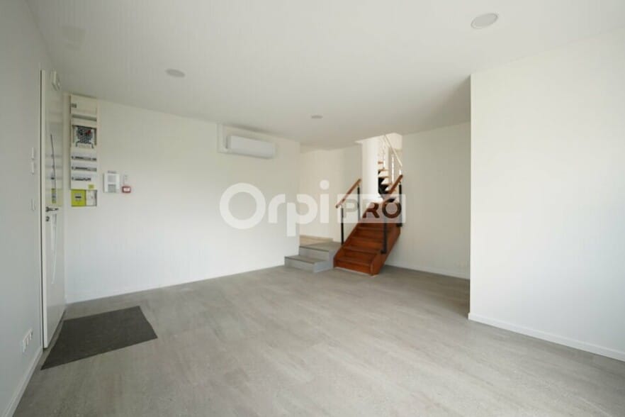 20 Chemin De La Poterie, Francheville to rent - Interior Photo - Image 3 of 14