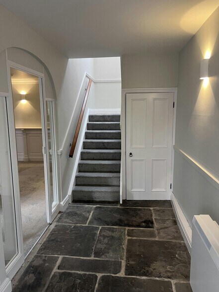 Clifford Rd, Boston Spa for sale - Interior Photo - Image 2 of 8