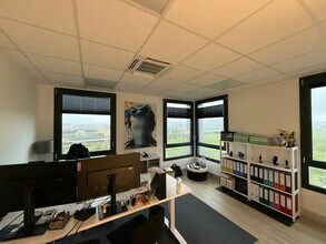 Office in Fontaine-lès-Dijon for sale Interior Photo- Image 2 of 5