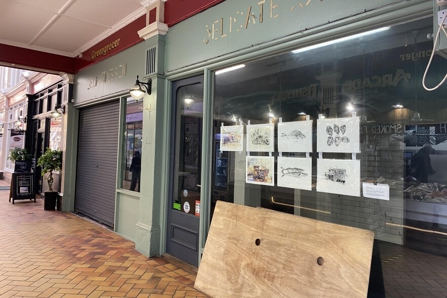 12-16 Queens Av, Hastings to rent - Primary Photo - Image 1 of 1