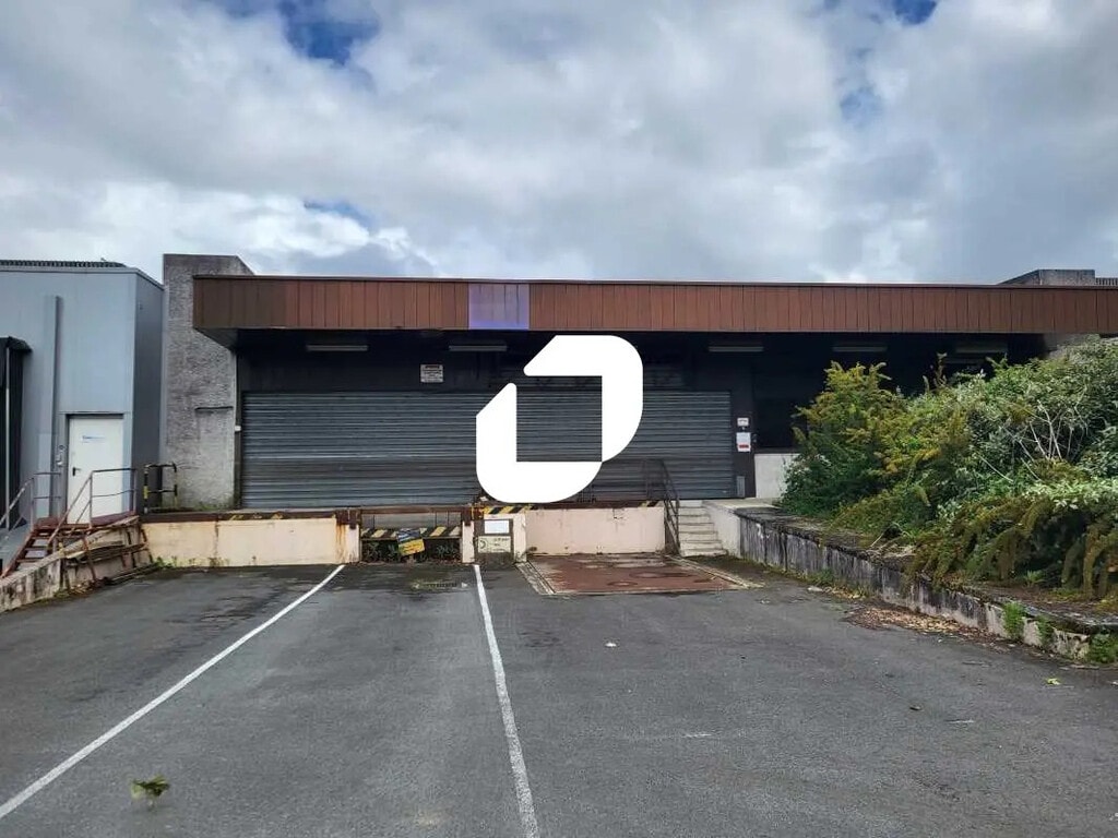 Location Entrepôt 5 266 m² - Photo 1
