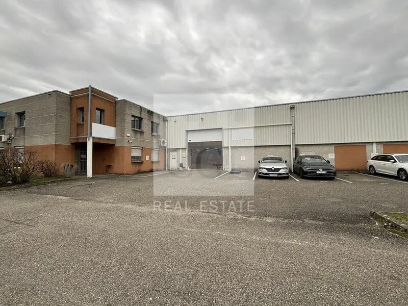 Light Industrial in Chassieu to rent Building Photo- Image 1 of 13