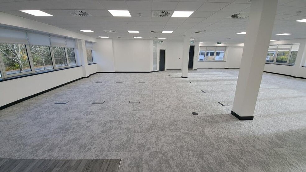 2 Lyon Way, Camberley to rent - Interior Photo - Image 1 of 1