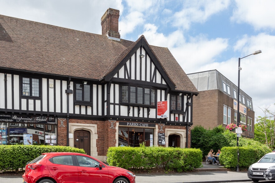 12 Victoria Square, Droitwich to rent - Building Photo - Image 3 of 4
