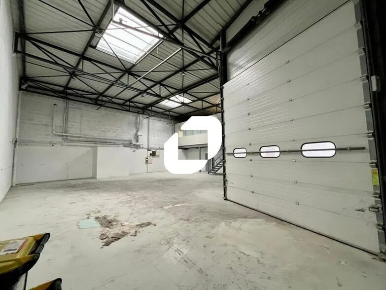 36 Rue Champ Dolin, Saint-Priest to rent - Interior Photo - Image 3 of 17