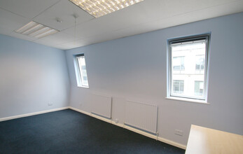 89 Fleet St, London for rent Interior Photo- Image 1 of 5