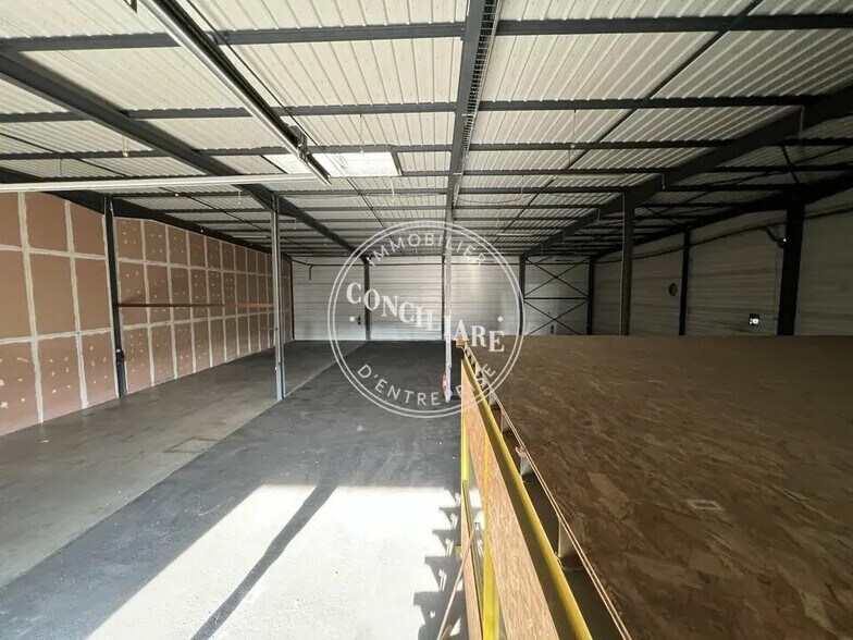 Light Industrial in Beaupuy to rent - Interior Photo - Image 2 of 5