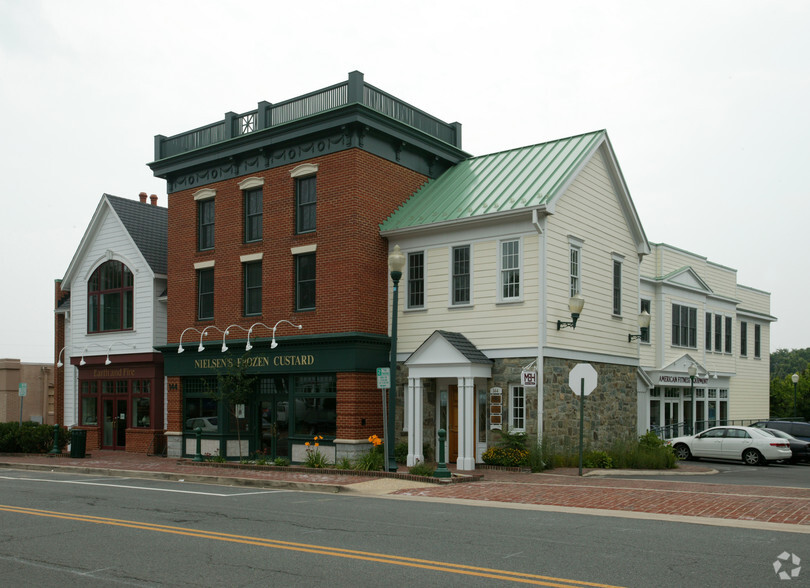 144 Church St NW, Vienna, VA for rent - Building Photo - Image 3 of 8