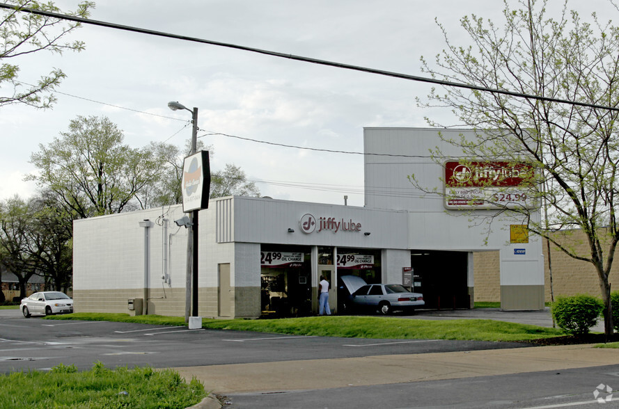 7760 N Lindbergh Blvd, Hazelwood, MO for sale - Building Photo - Image 2 of 3