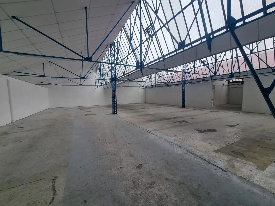 Light Industrial in Montreuil to rent Interior Photo- Image 1 of 7