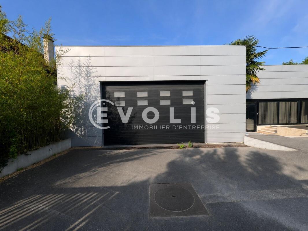Light Industrial in Saint-Maur-des-Fossés to rent Building Photo- Image 1 of 8