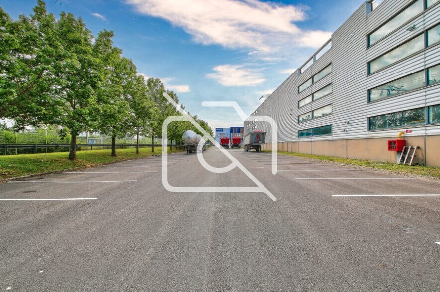 Industrial in Saint-Michel-sur-Orge to rent - Building Photo - Image 3 of 3