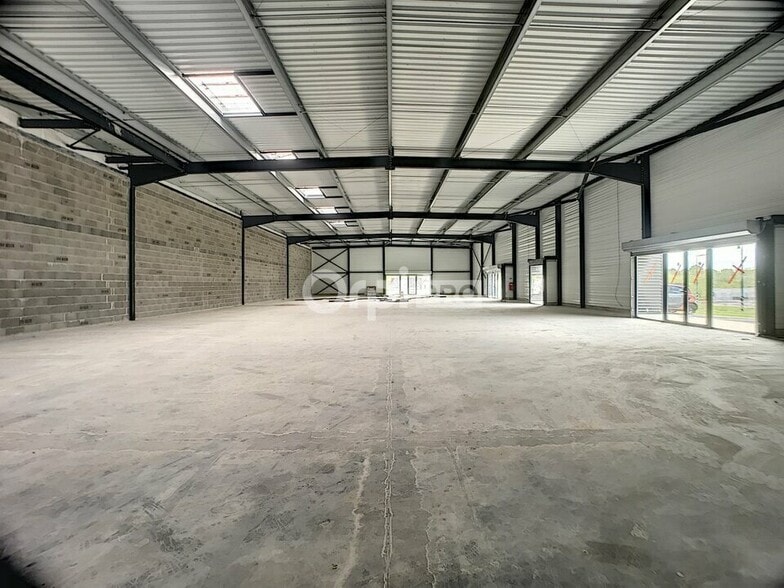 Retail in Anse to rent - Interior Photo - Image 2 of 8
