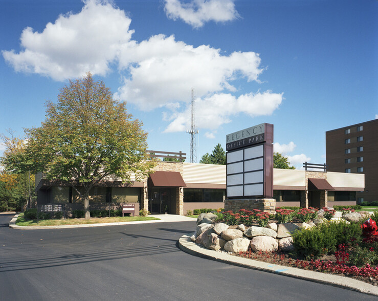 27692-27700 Franklin Rd, Southfield, MI for sale - Primary Photo - Image 1 of 8