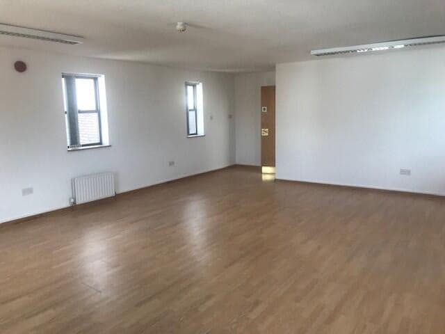 1 Wathen Rd, Dorking for sale - Interior Photo - Image 3 of 8