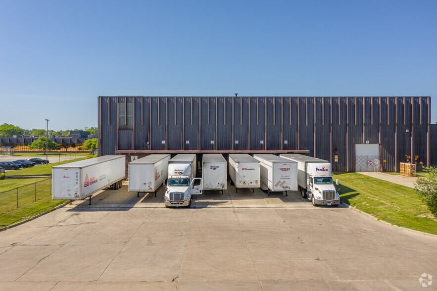 8100 Tyler Blvd, Mentor, OH for rent - Building Photo - Image 3 of 9