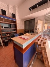 Retail in València, Valencia to rent Interior Photo- Image 2 of 23