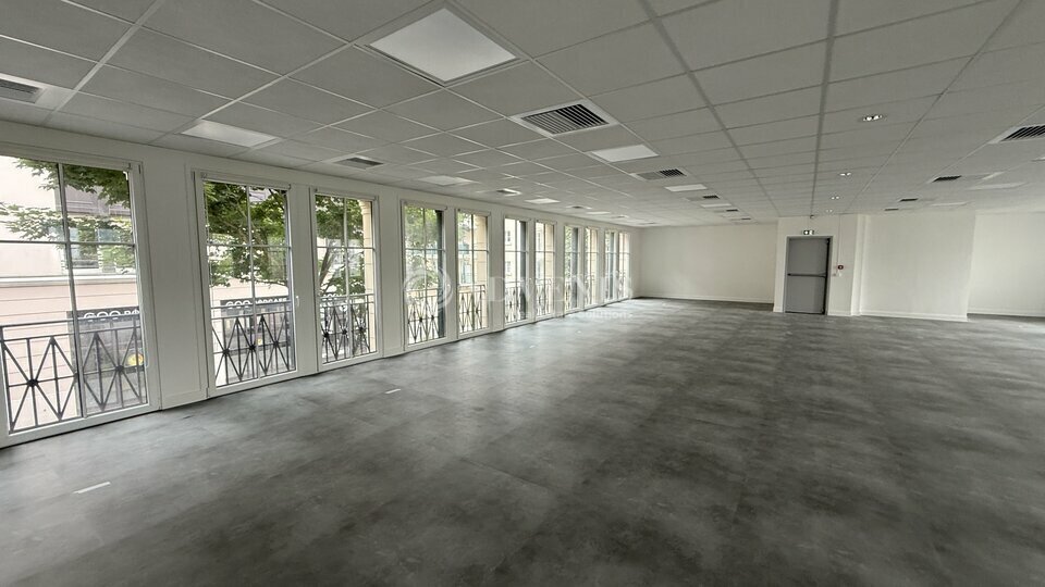 10 Rue De La Fontaine Rouge, Chessy to rent Interior Photo- Image 1 of 10