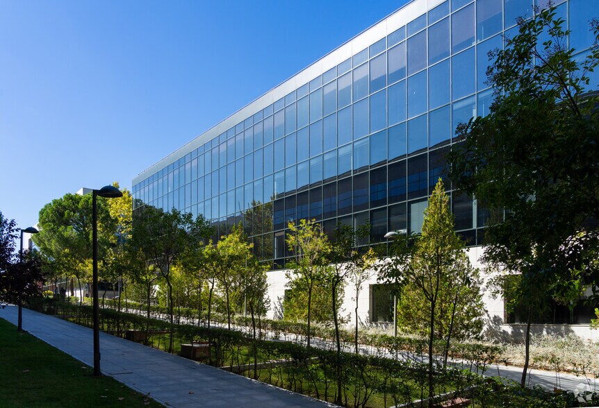 Calle Teide, 4, San Sebastián de los Reyes, Madrid to rent - Building Photo - Image 3 of 4