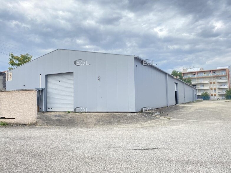 Industrial in Vénissieux to rent - Building Photo - Image 3 of 9