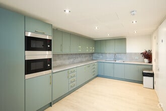 42 Gloucester Ave, London to rent Interior Photo- Image 2 of 13