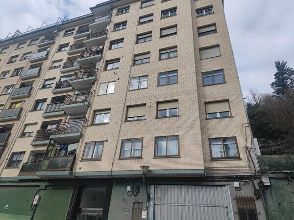 Retail in Bilbao for sale Building Photo- Image 1 of 11
