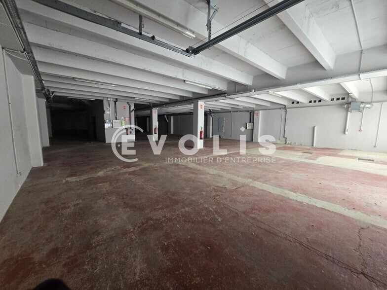 Industrial in Palaiseau to rent - Interior Photo - Image 2 of 7