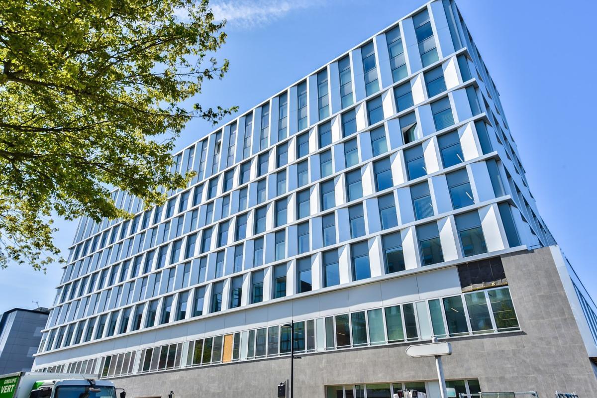 2 Rue Stephenson, Montigny-le-Bretonneux to rent Building Photo- Image 1 of 10
