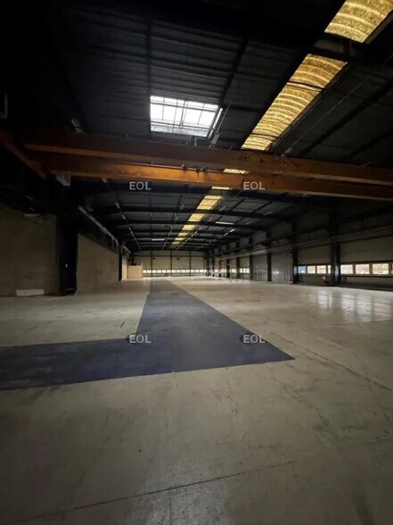 Industrial in Villeron to rent - Interior Photo - Image 2 of 3