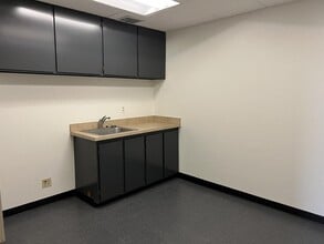 1650 S Amphlett Blvd, San Mateo, CA to rent Interior Photo- Image 2 of 4