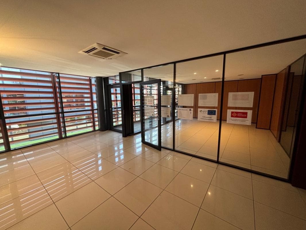 1 Rond-Point De Flotis, Saint-Jean to rent Interior Photo- Image 1 of 36