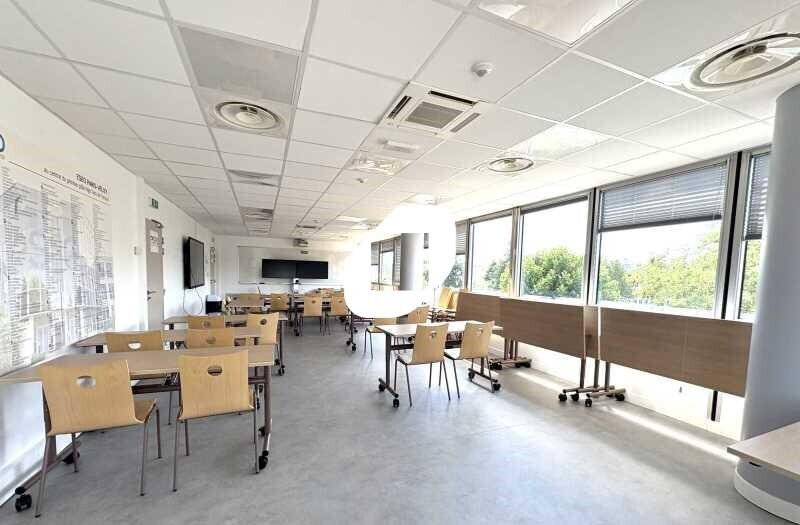Office in Vélizy-Villacoublay to rent - Interior Photo - Image 2 of 12