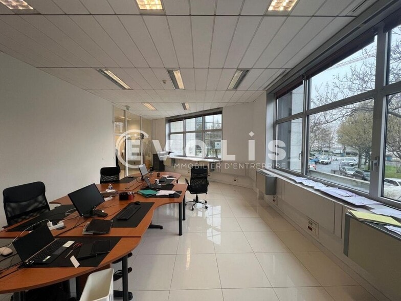 Office in Noisy-le-Grand for sale - Interior Photo - Image 2 of 6