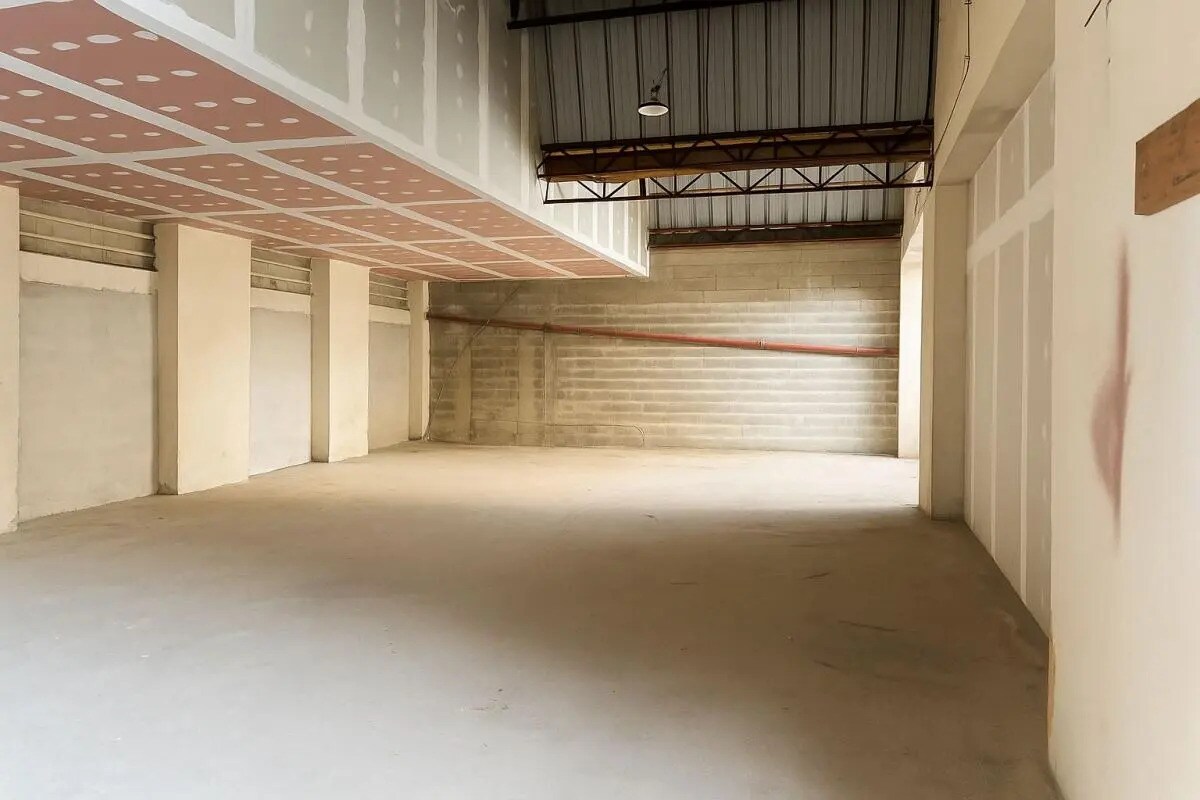 Industrial in Toulouse to rent Interior Photo- Image 1 of 7