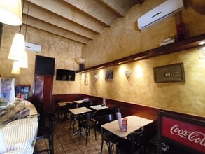 Retail in L'Hospitalet de Llobregat, Barcelona to rent Interior Photo- Image 1 of 14