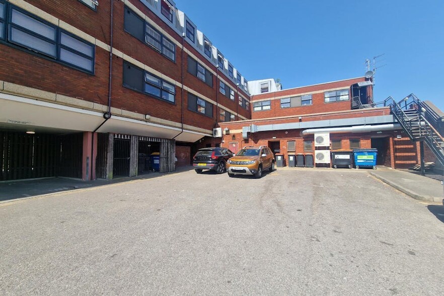 299-313 Fleet Rd, Fleet to rent - Building Photo - Image 3 of 3