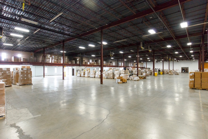 14600 21st Ave N, Plymouth, MN to rent - Interior Photo - Image 2 of 24