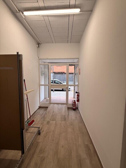 Retail in Montcada i Reixac, Barcelona to rent - Interior Photo - Image 3 of 4