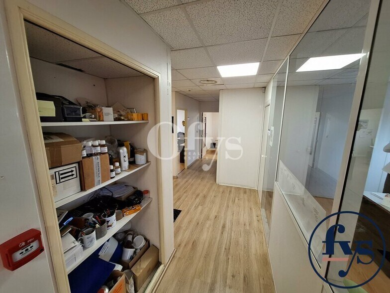 89 Avenue Du Progrès, Chassieu to rent - Interior Photo - Image 3 of 6