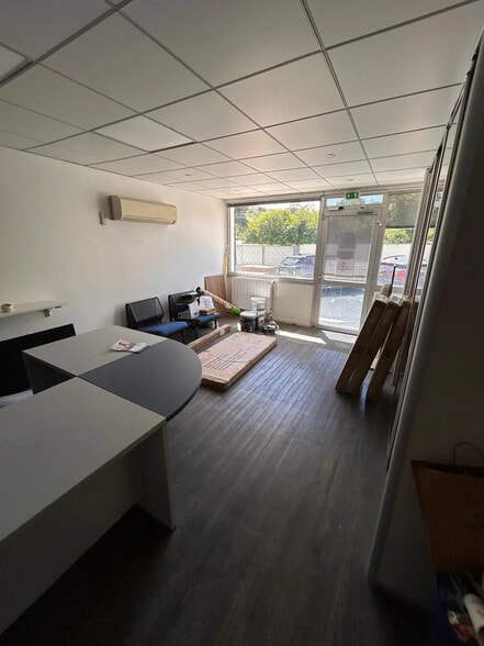 Office in Marseille for sale - Building Photo - Image 2 of 17