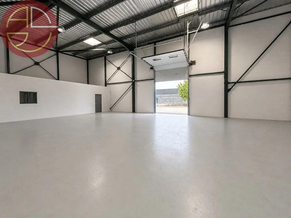 Location Entrepôt 385 m² - Photo 1