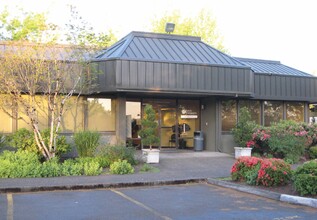 8600 SW Salish Ln, Wilsonville, OR for rent Building Photo- Image 2 of 13