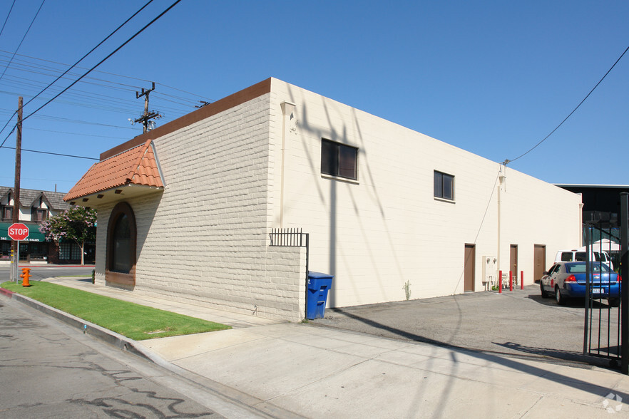 200-204 N Victory Blvd, Burbank, CA for rent - Building Photo - Image 2 of 5