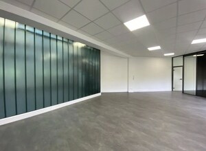 Office in Saint-Denis to rent Building Photo- Image 2 of 7