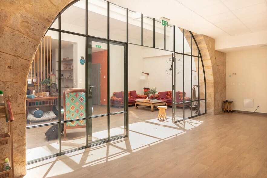 Retail in Bordeaux for sale - Interior Photo - Image 1 of 8