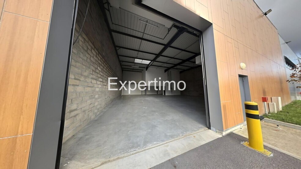 Light Industrial in Grigny to rent - Building Photo - Image 3 of 12