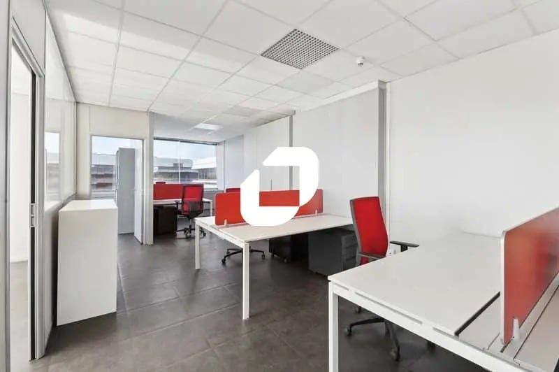 Vente Bureaux 576 m² - Photo 1
