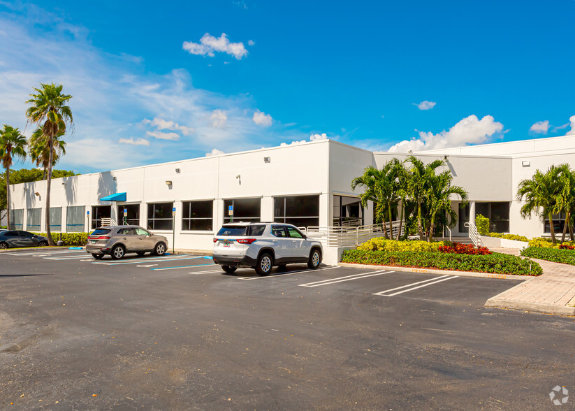 2750 NW 84th Ave, Doral, FL for rent - Building Photo - Image 1 of 5